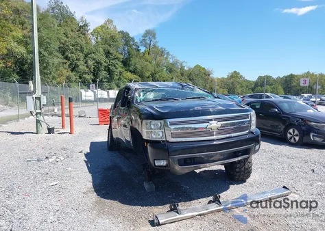 2007 Chevrolet Silverado K1500 Crew Cab z USA, uszkodzony, nr VIN 3GCEK13M27G556479